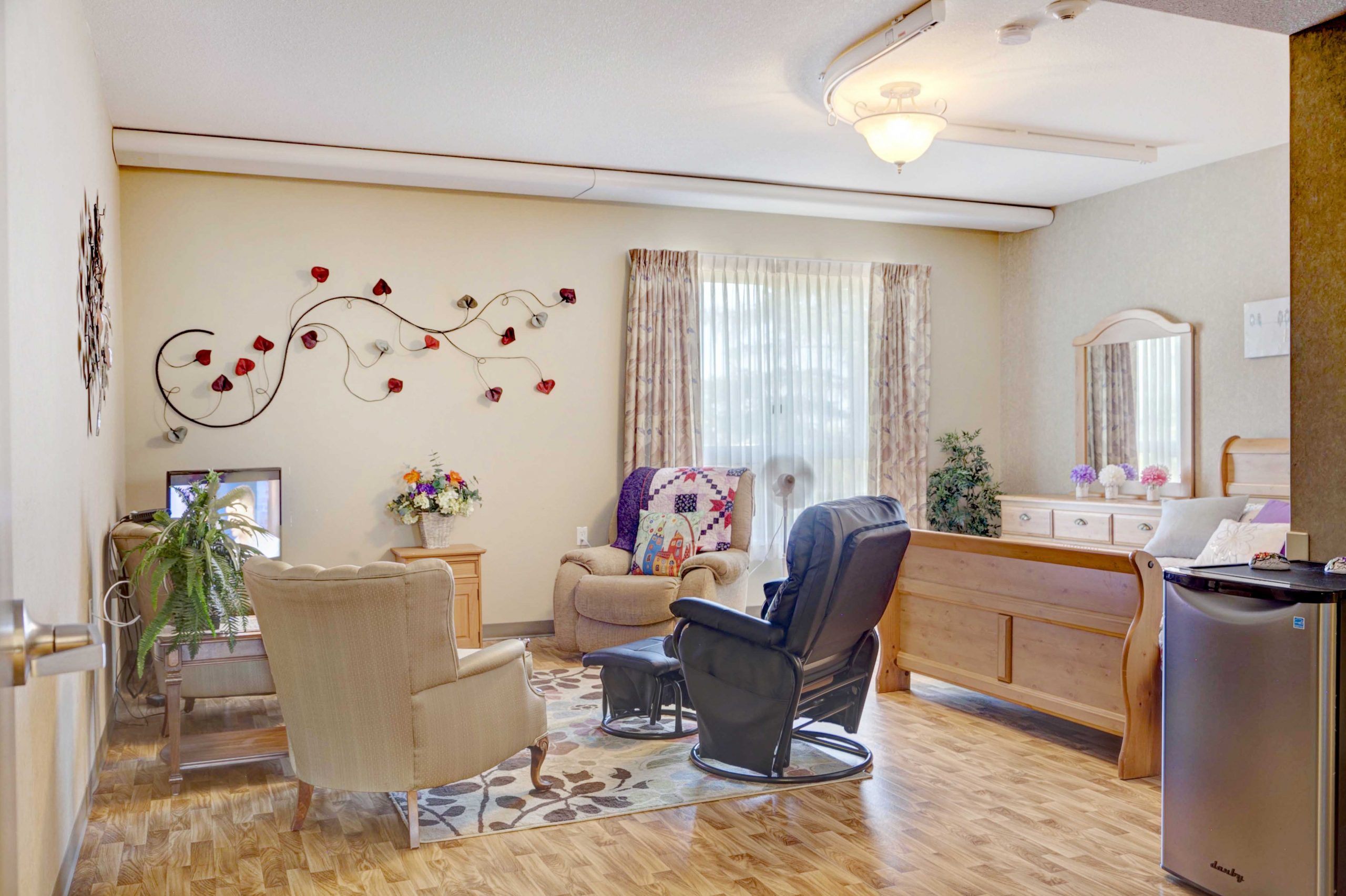 S.-Hospice-Guest-Room-b-scaled