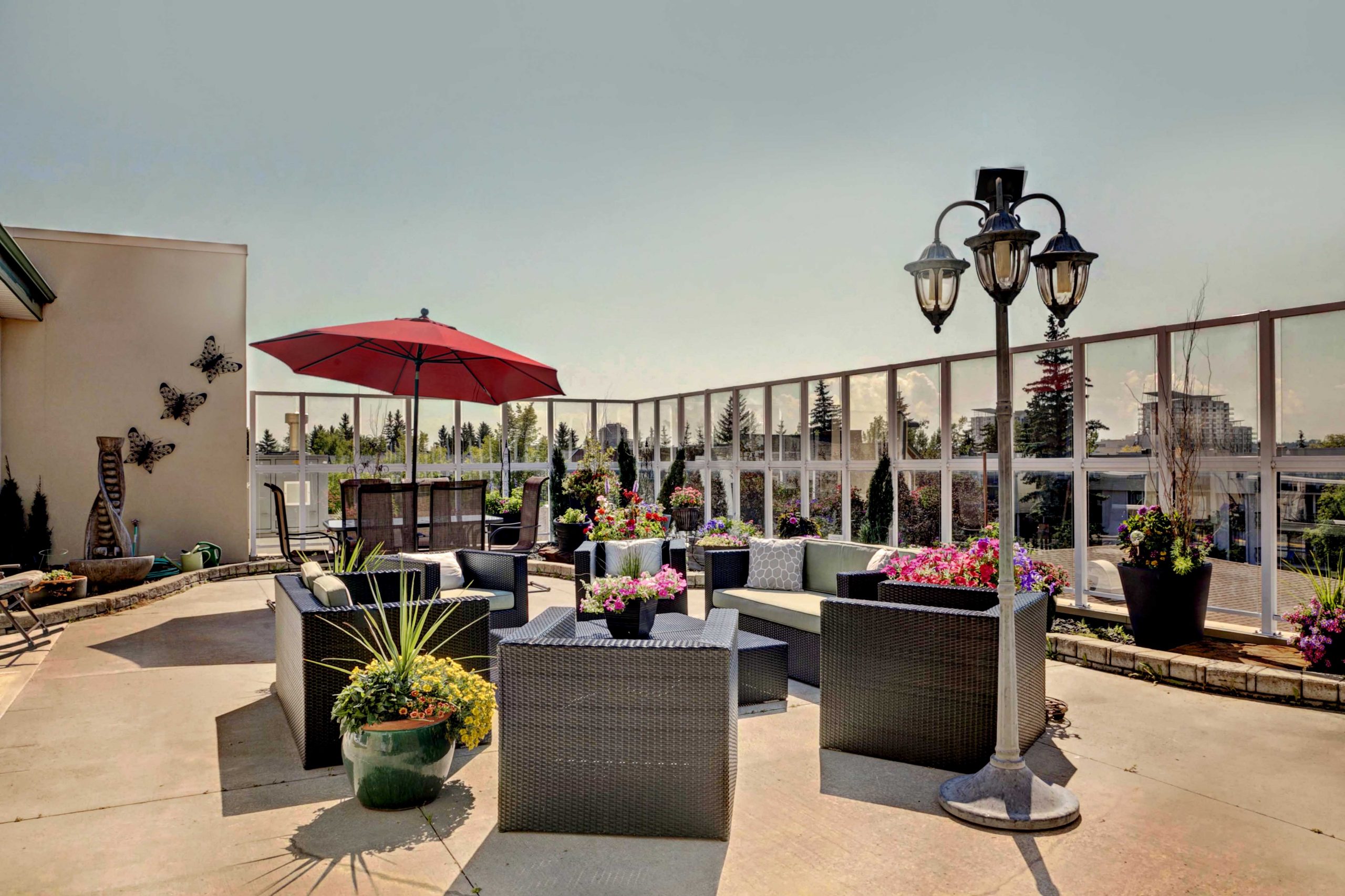 S.-Hospice-Outdoor-Patio-b-scaled